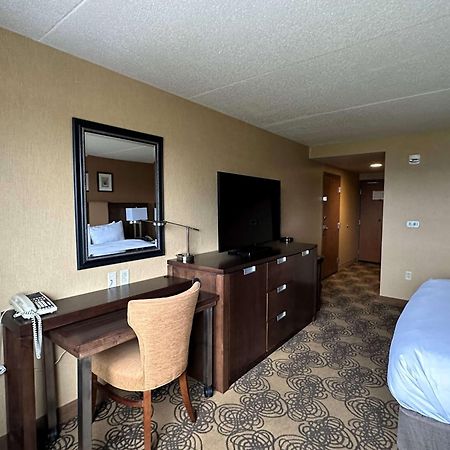 Doubletree By Hilton Bay City - Riverfront Екстер'єр фото