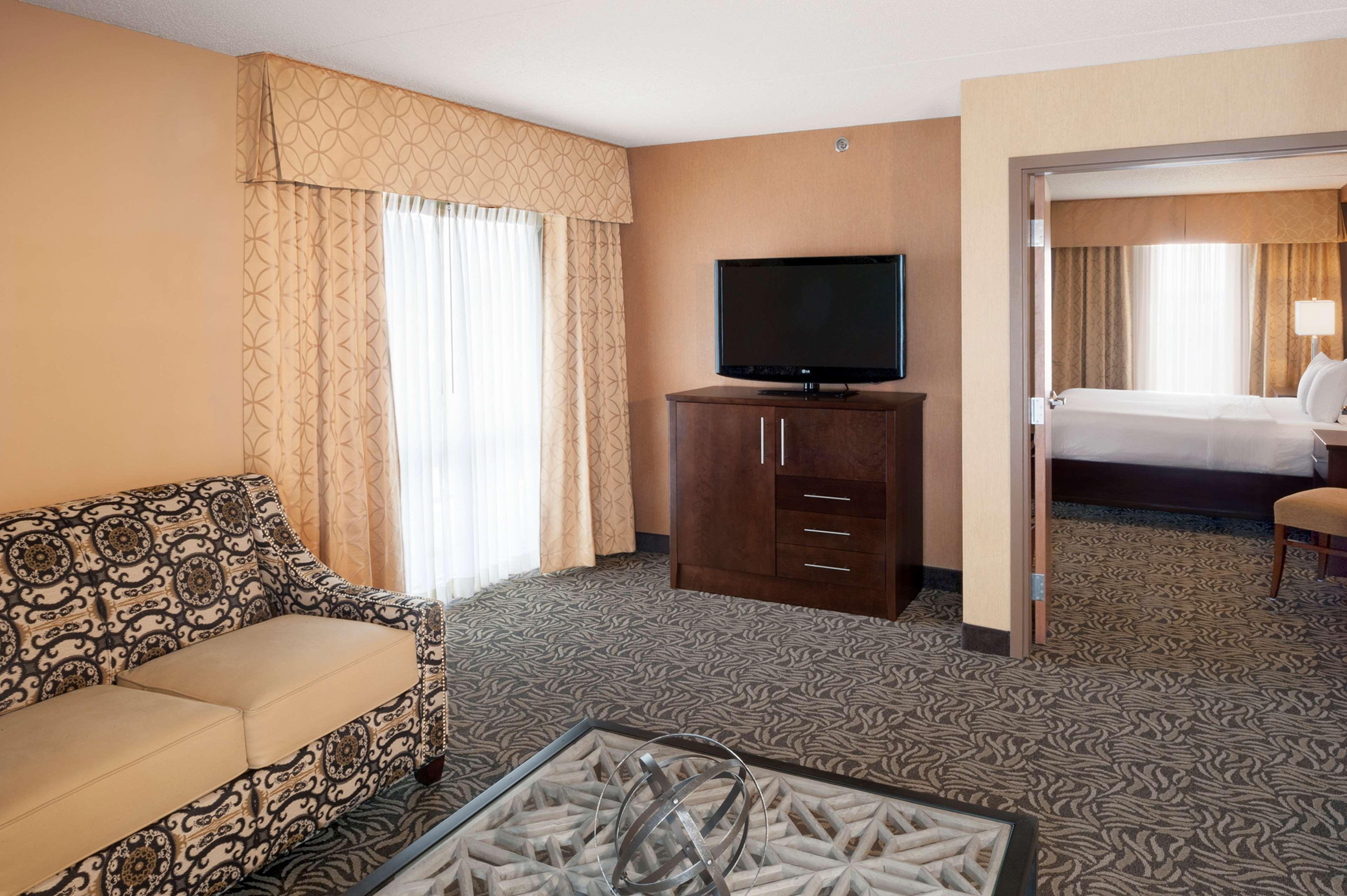 Doubletree By Hilton Bay City - Riverfront Екстер'єр фото