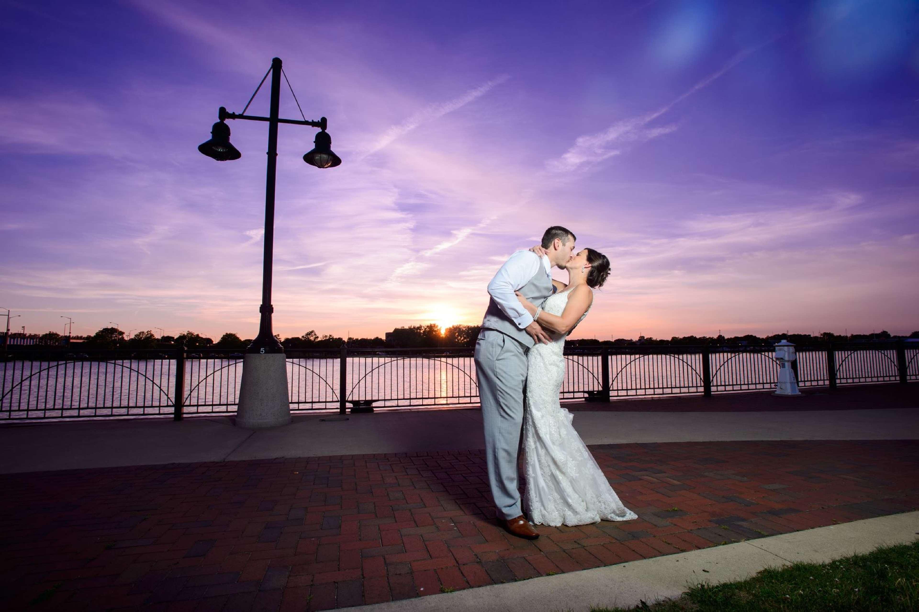 Doubletree By Hilton Bay City - Riverfront Екстер'єр фото