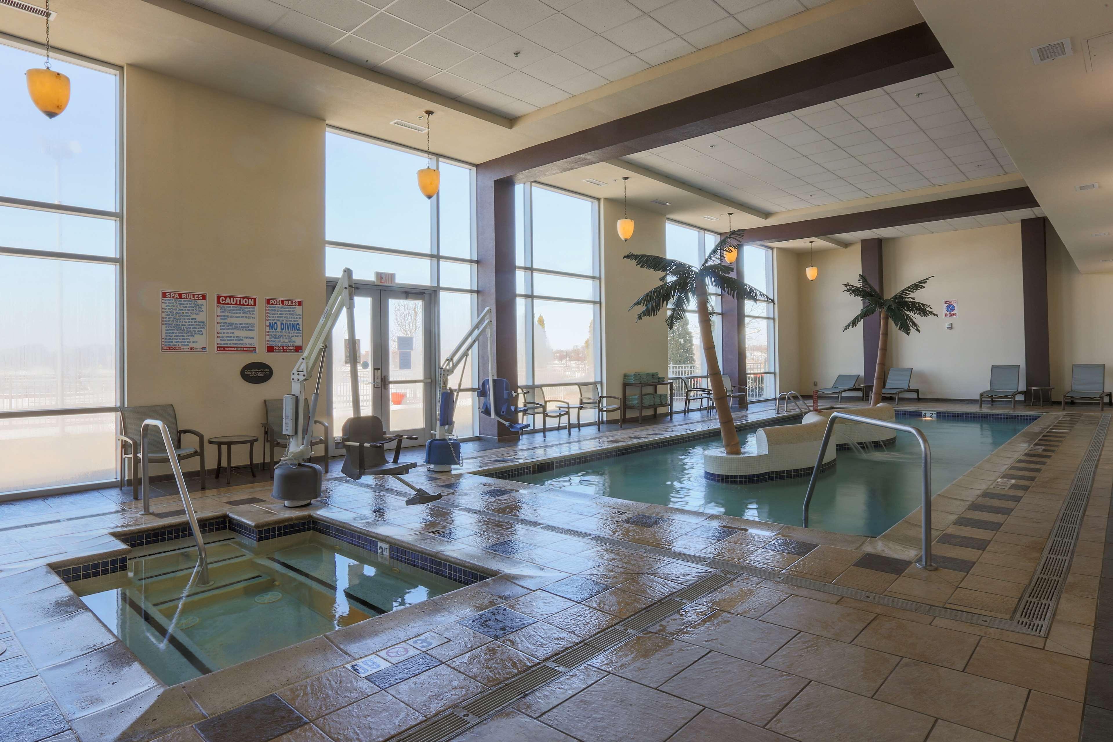 Doubletree By Hilton Bay City - Riverfront Екстер'єр фото
