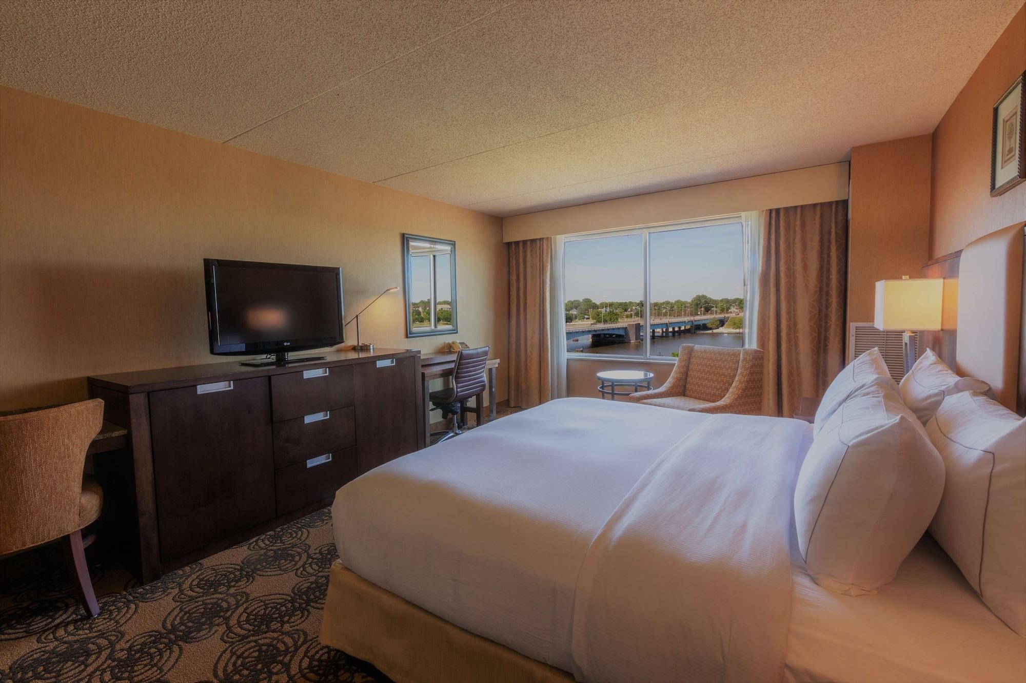 Doubletree By Hilton Bay City - Riverfront Екстер'єр фото