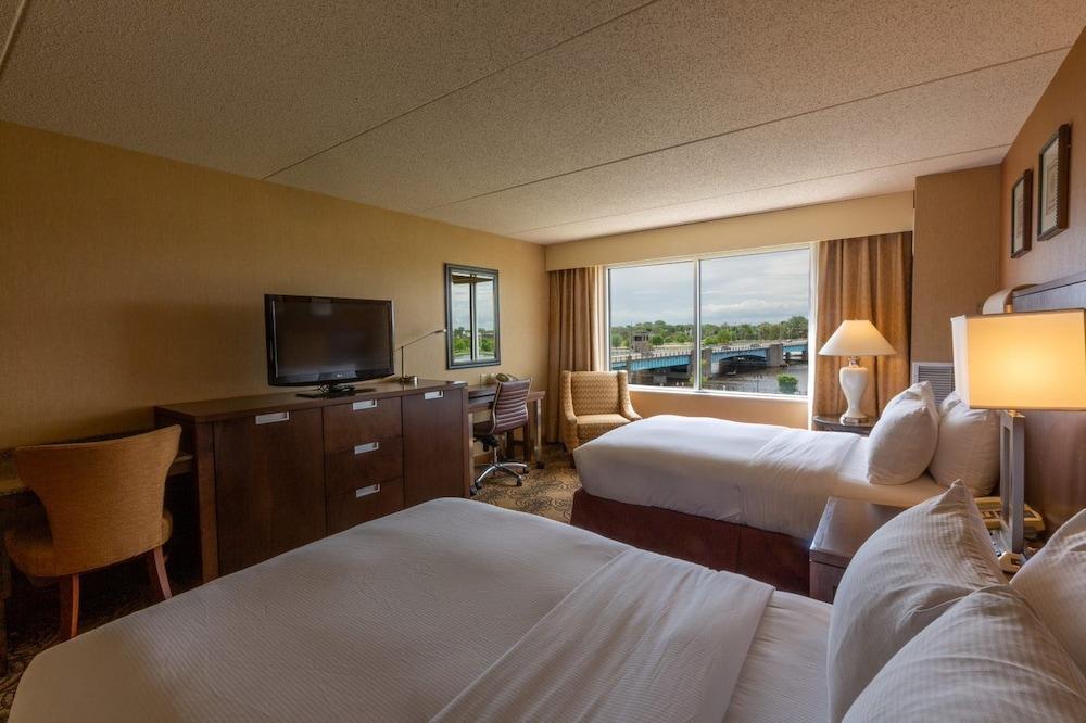 Doubletree By Hilton Bay City - Riverfront Екстер'єр фото