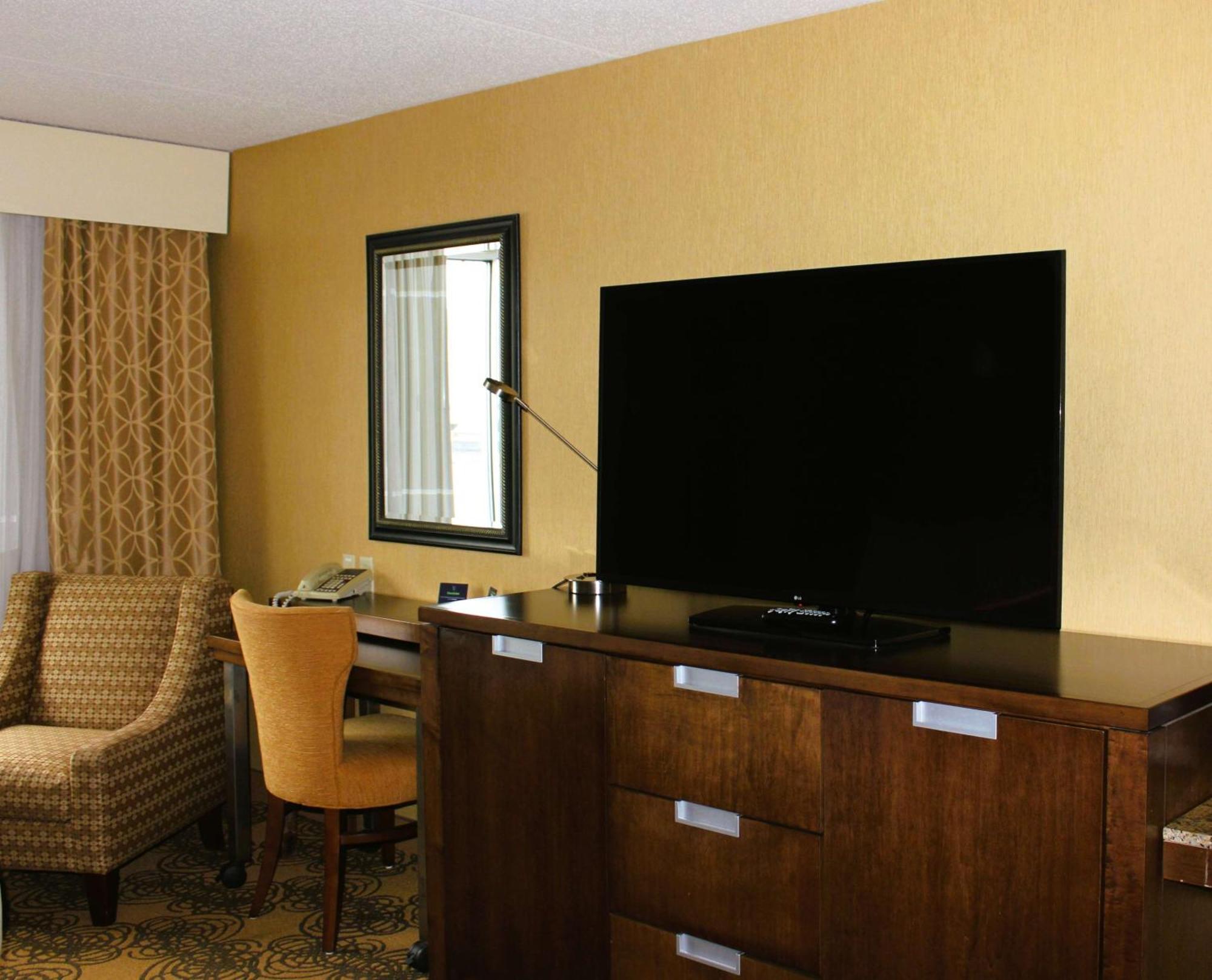 Doubletree By Hilton Bay City - Riverfront Екстер'єр фото
