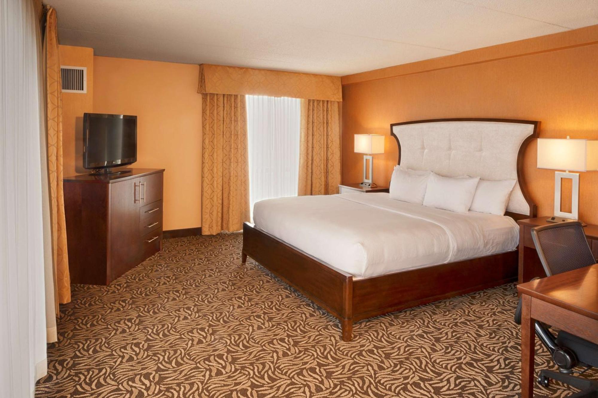 Doubletree By Hilton Bay City - Riverfront Екстер'єр фото