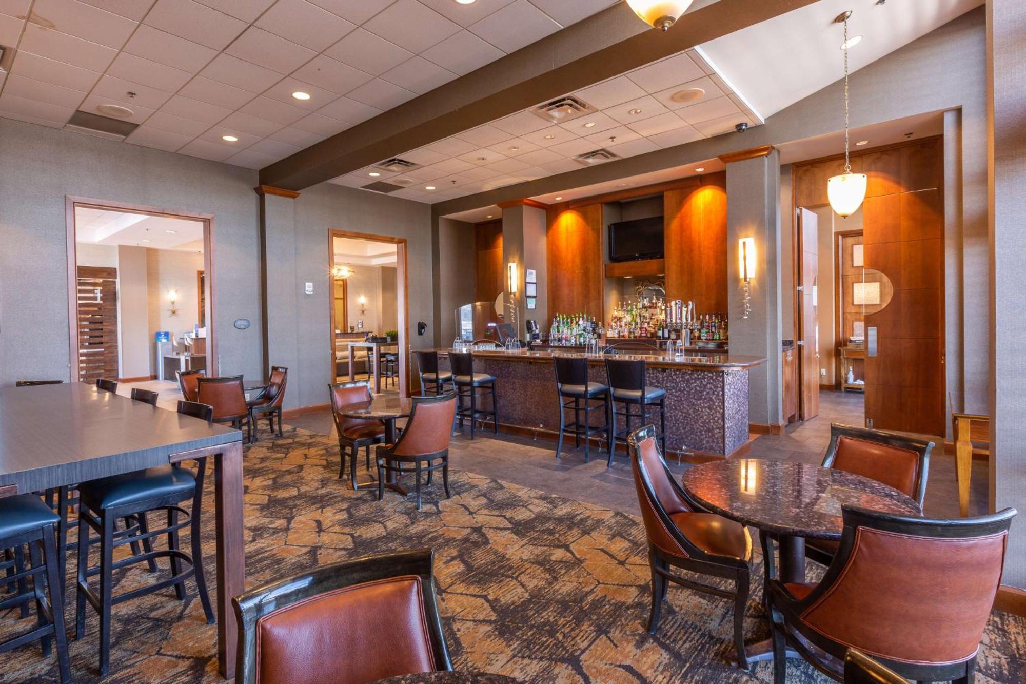 Doubletree By Hilton Bay City - Riverfront Екстер'єр фото