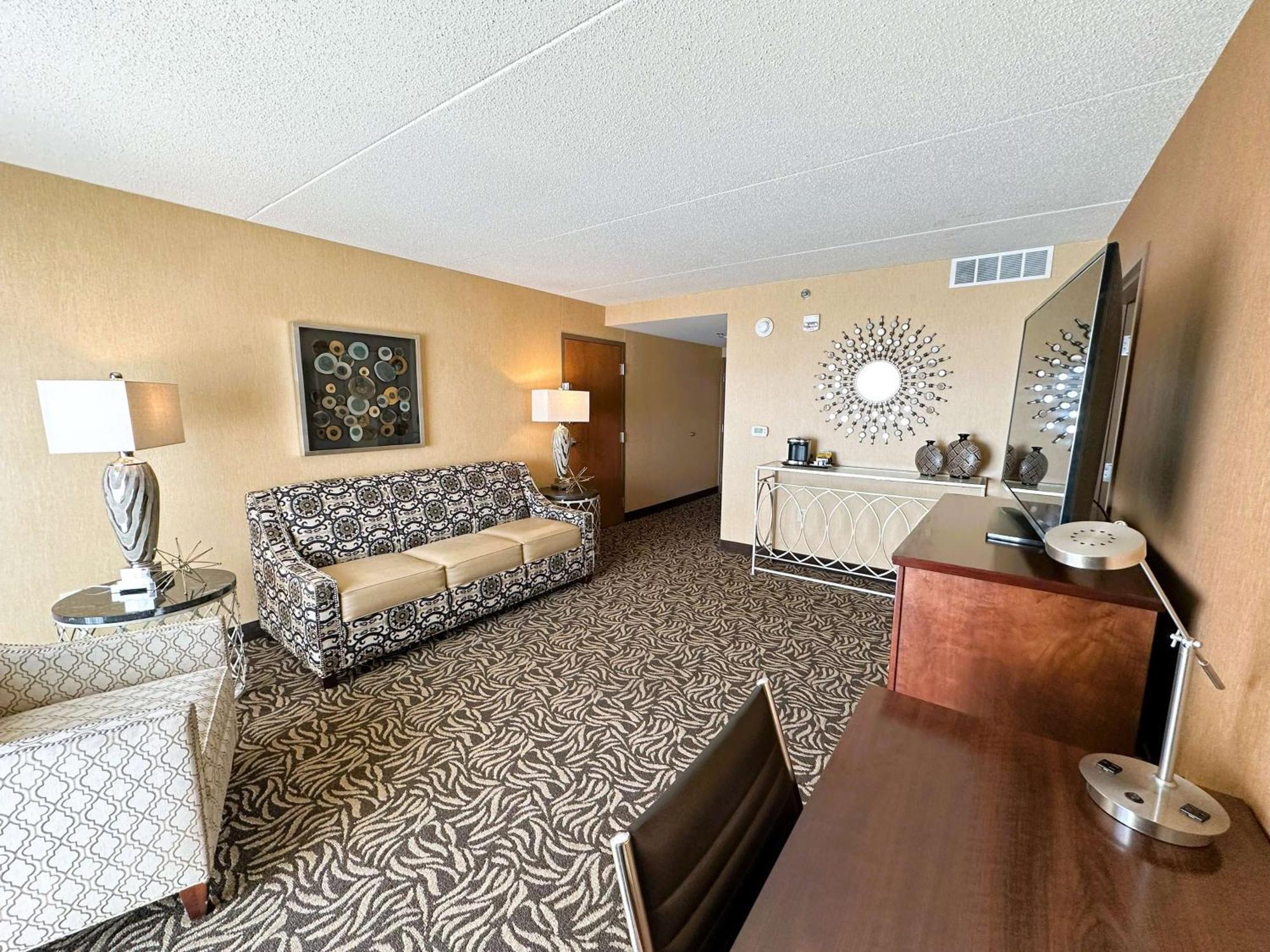 Doubletree By Hilton Bay City - Riverfront Екстер'єр фото