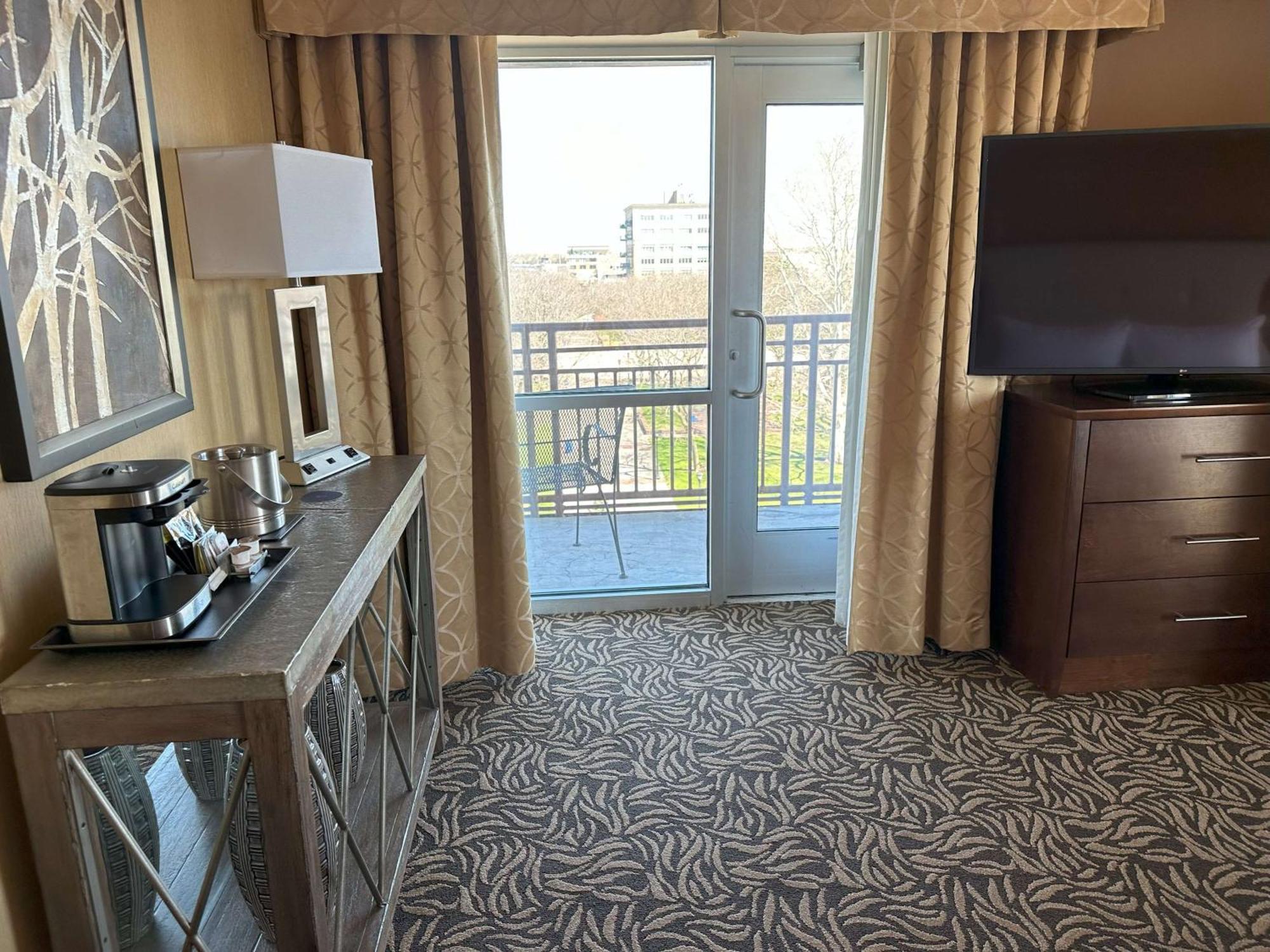 Doubletree By Hilton Bay City - Riverfront Екстер'єр фото