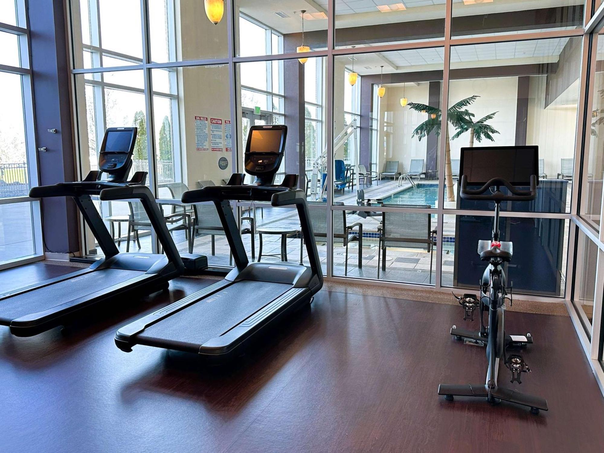 Doubletree By Hilton Bay City - Riverfront Екстер'єр фото