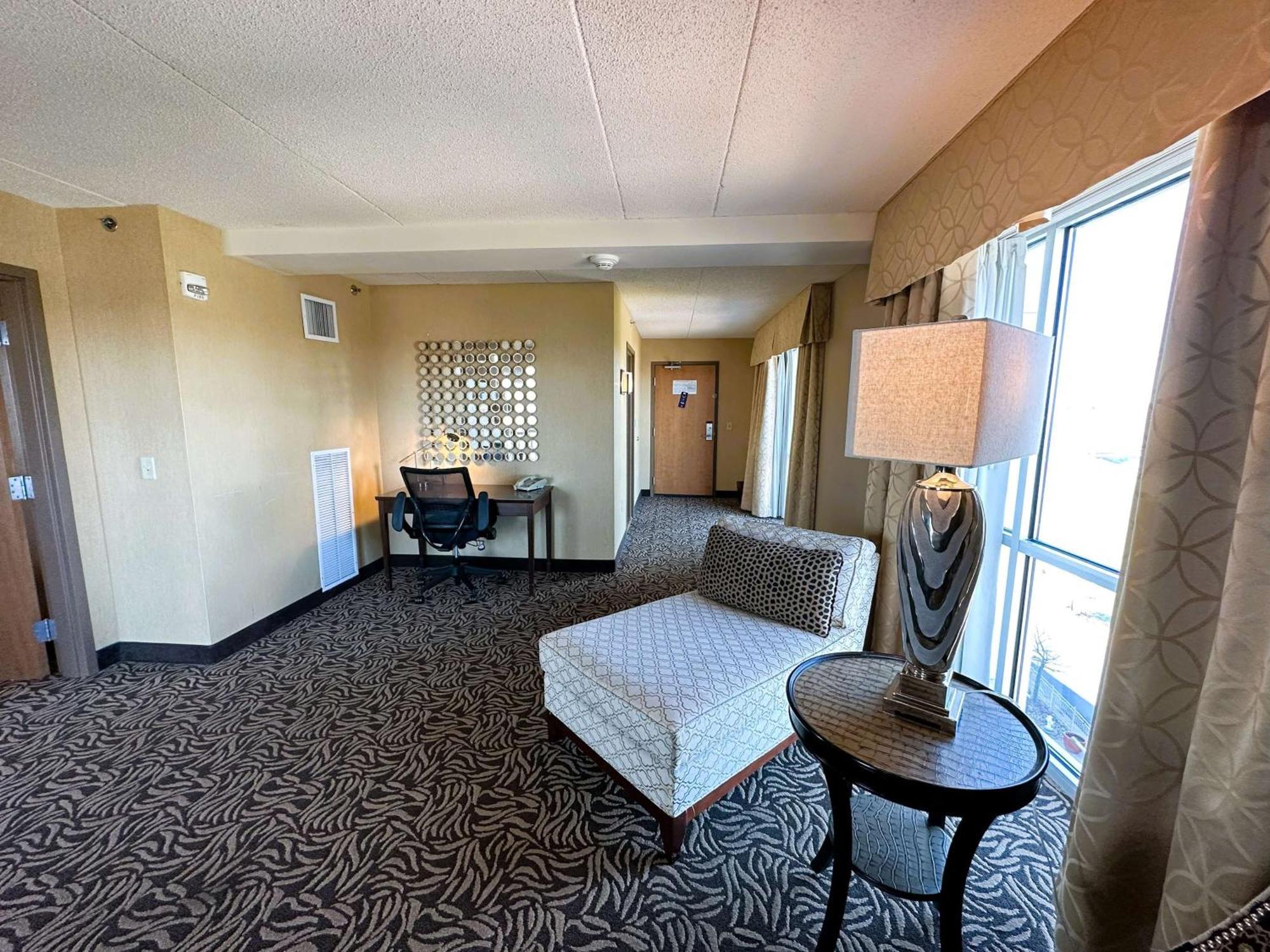 Doubletree By Hilton Bay City - Riverfront Екстер'єр фото