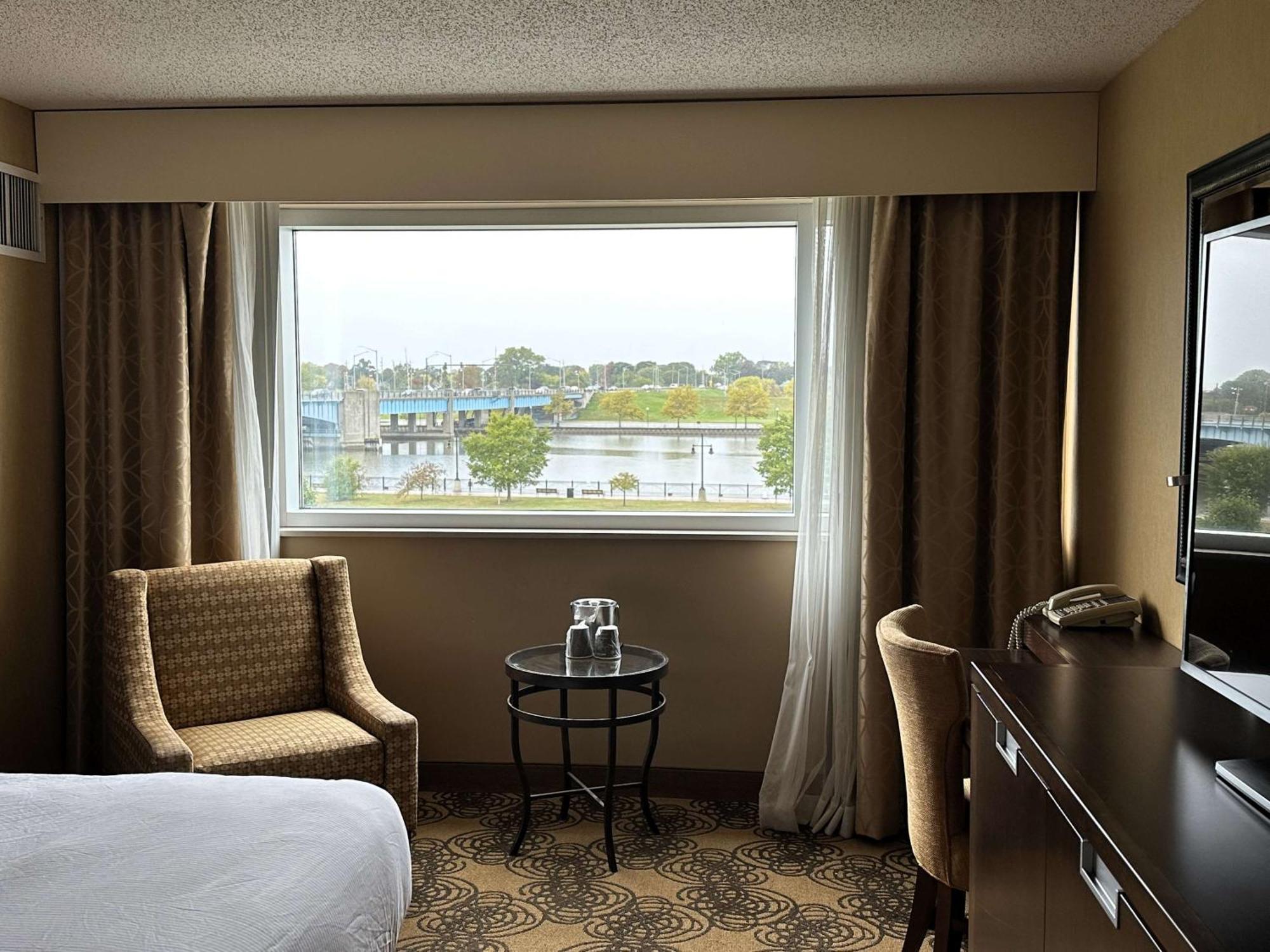 Doubletree By Hilton Bay City - Riverfront Екстер'єр фото